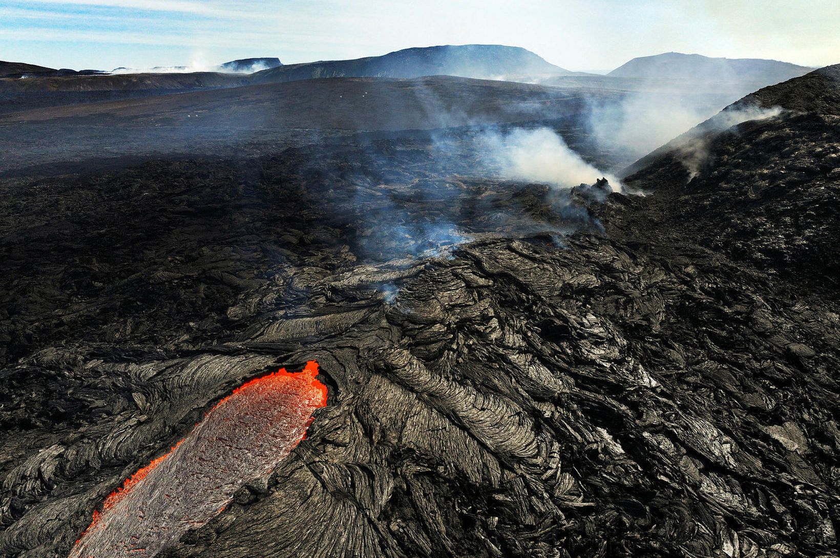 Auknar líkur á kvikuhlaupi eða eldgosi