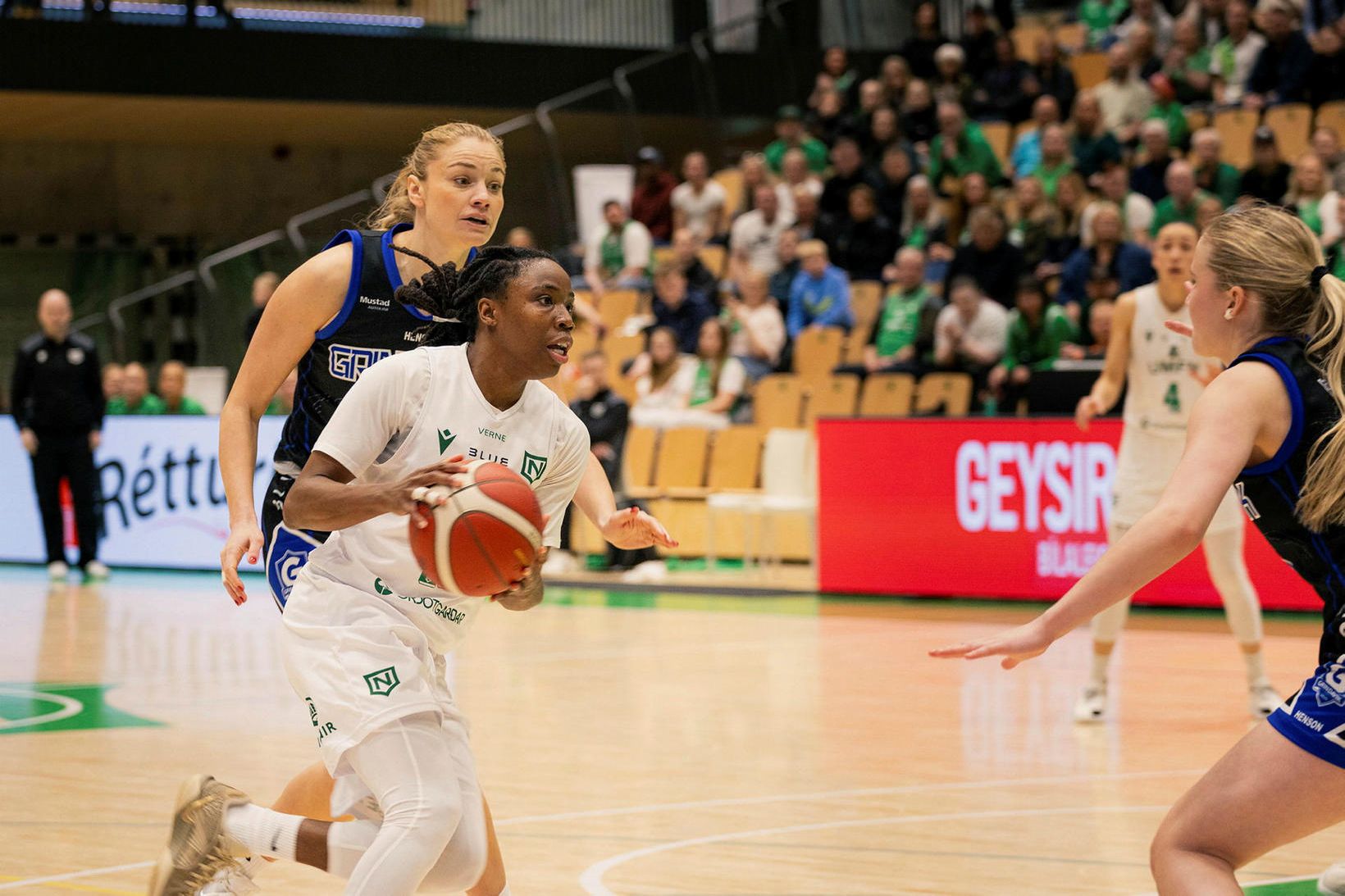 Grindavík - Njarðvík, staðan er 2:4