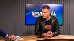 „Einn mættur með staurfót og páfagauk á öxlinni“