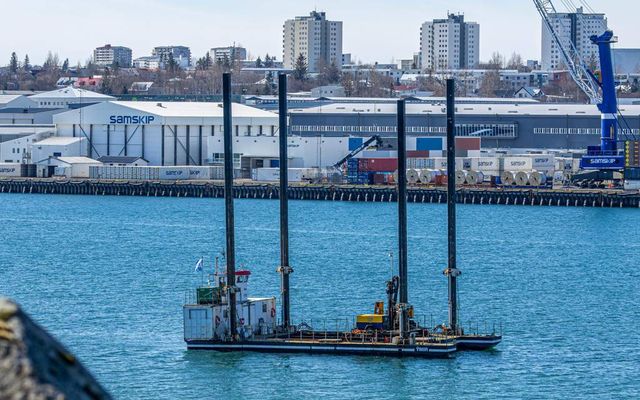 Þau tímamót urðu í Sundabrautarverkefninu í fyrravor að byrjað var að bora rannsóknarholur. Notaður var …