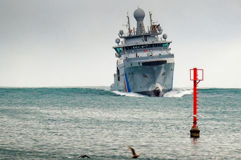 Varðskipið Þór kemur til Grindavíkur. Ef um semst myndi útgerð Þórs og smærri skipa Gæslunnar …