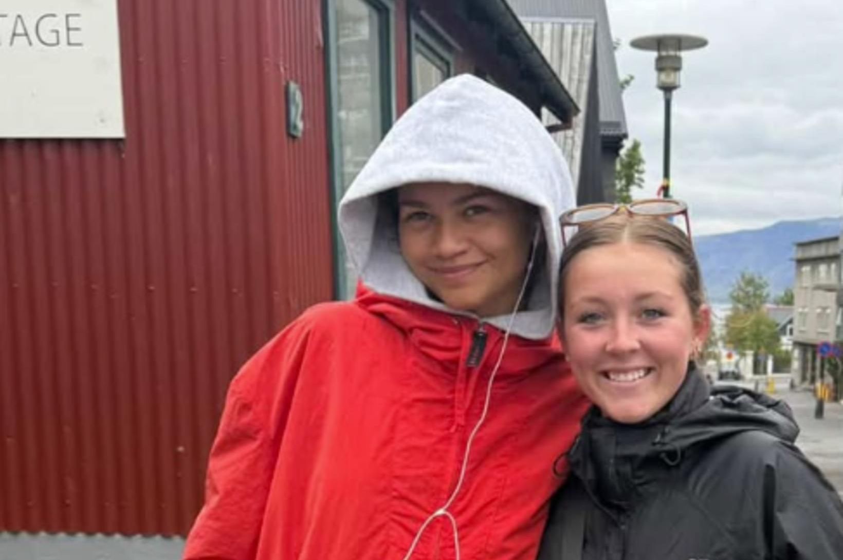 Zendaya sást rölta um miðbæinn fyrr í dag