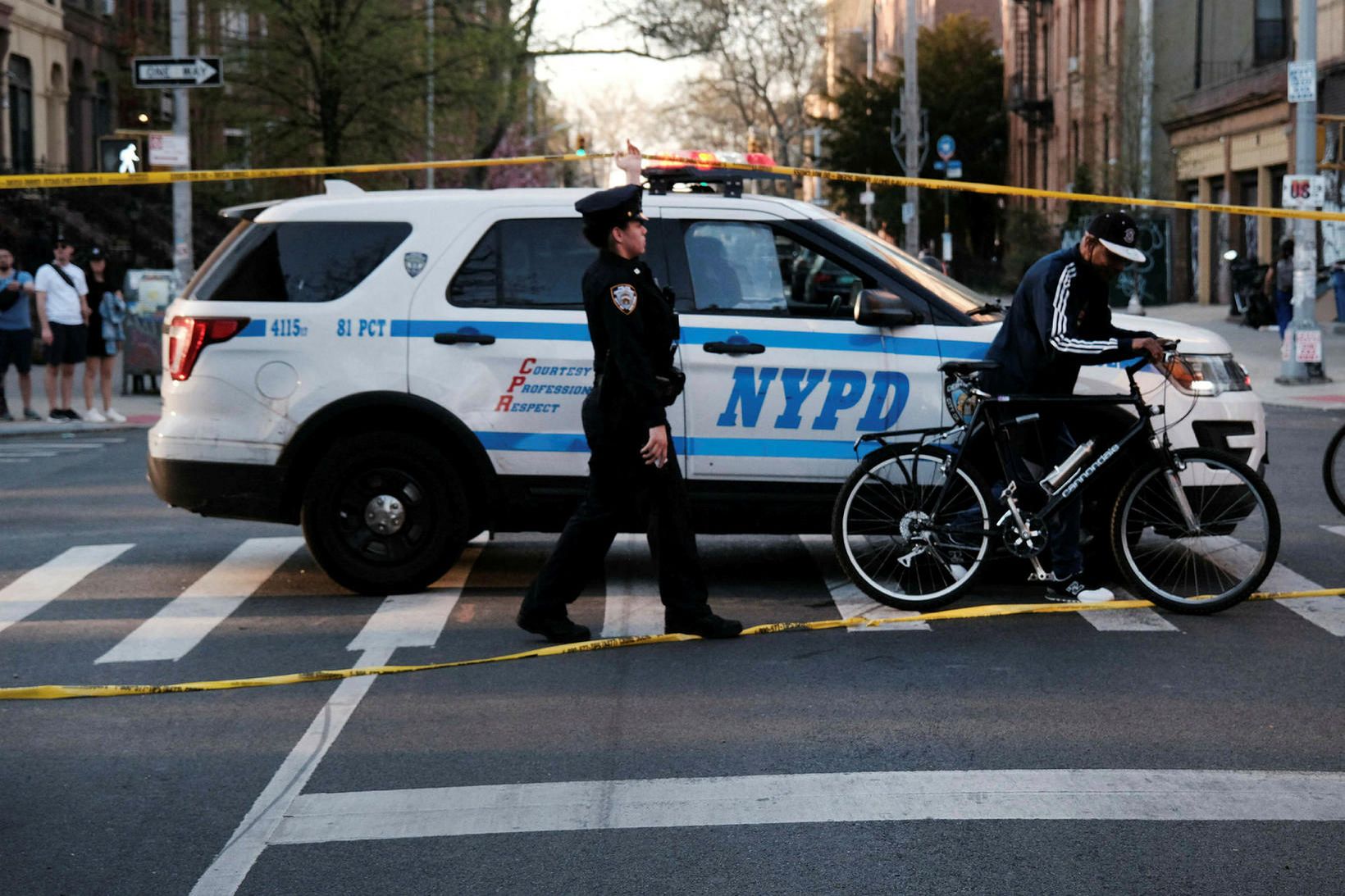 Lögregluþjónn í New York að störfum.