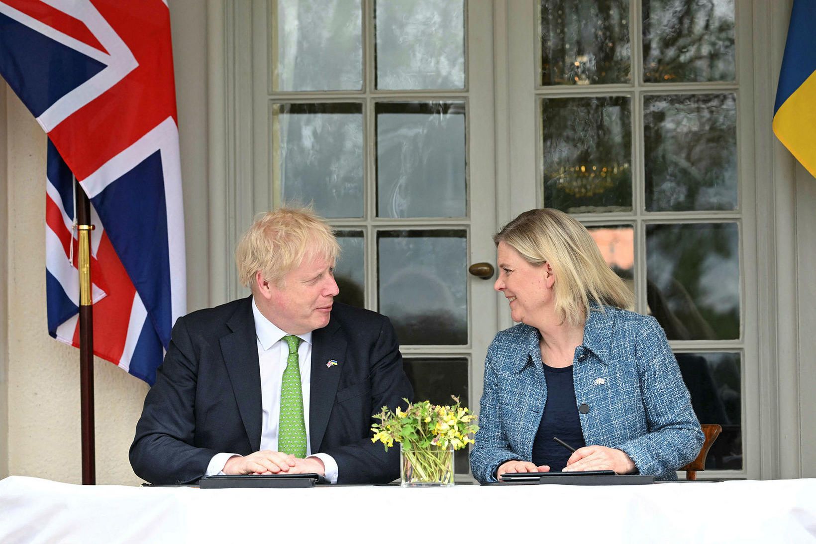 Boris Johnson, forsætisráðherra Bretlands, og Magdalena Andersson, forsætisráðherra Svíþjóðar, undirrituðu …