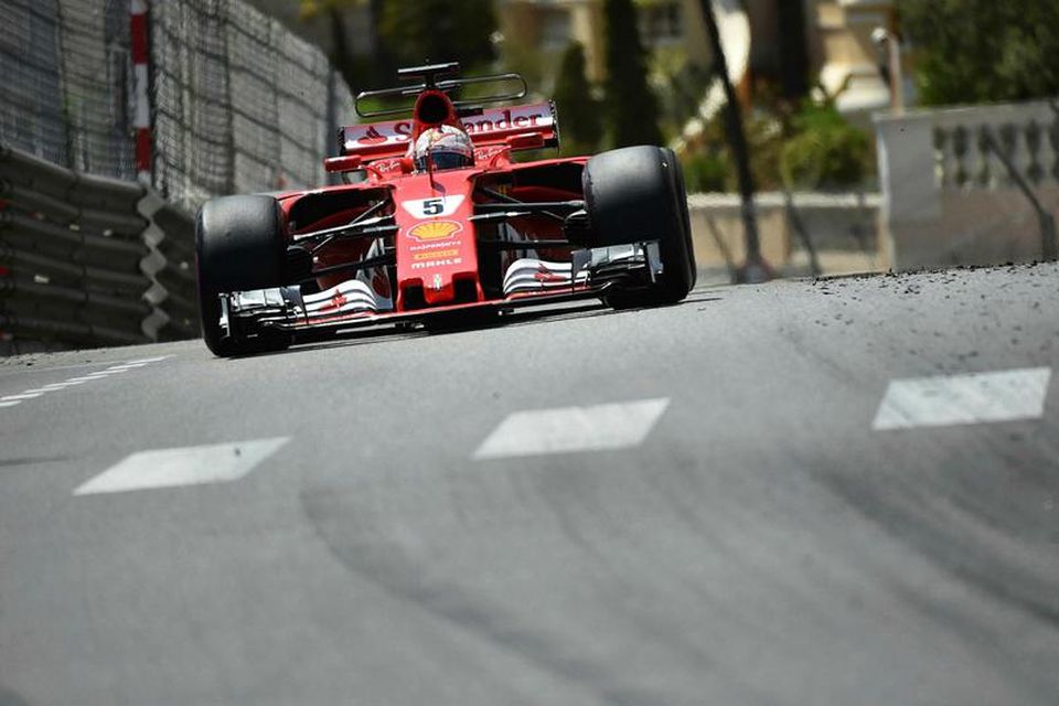 Sebastian Vettel á leið til sigurs í Mónakó í dag.