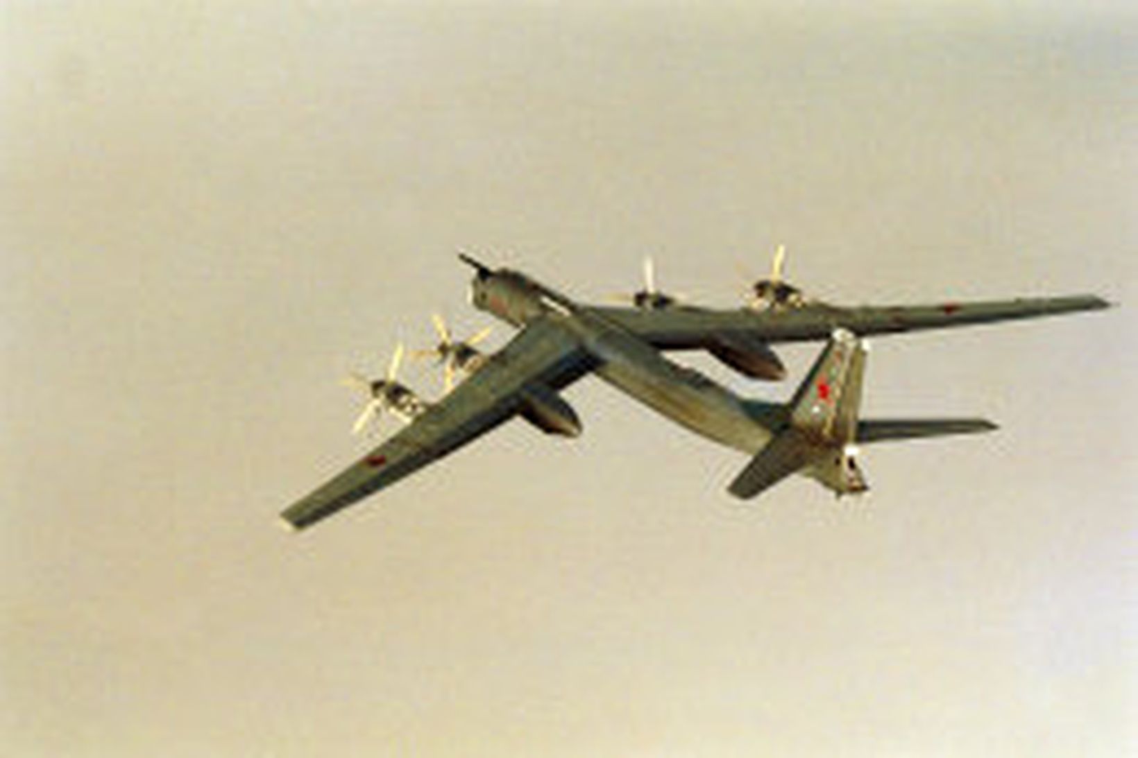 Rússnesk TU-95 flugvél á flugi yfir Noregi.