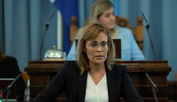 Rætt um bókun 35 inn í sumarnóttina