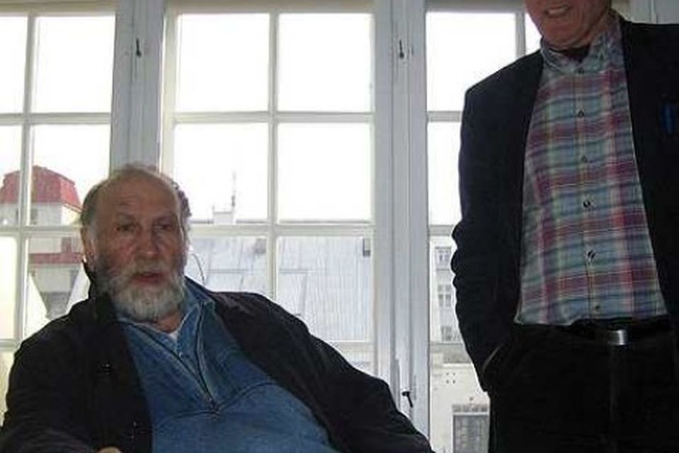 Fischer og Guðmundur G. Þórarinsson við skákborðið, sem notað var í einvíginu 1972.