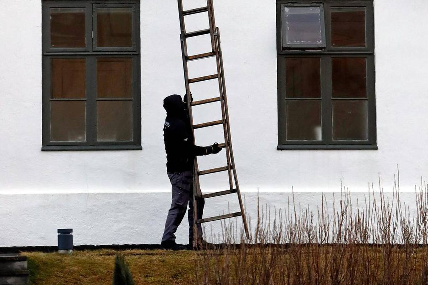 Gluggar Stjórnarráðshússins þvegnir. Vefgátt sem átti að gera ríkisfjármálin gagnsæ …