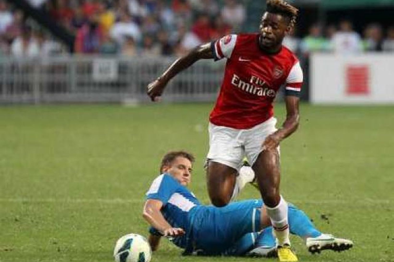 Alex Song í æfingaleik með Arsenal í júlí.