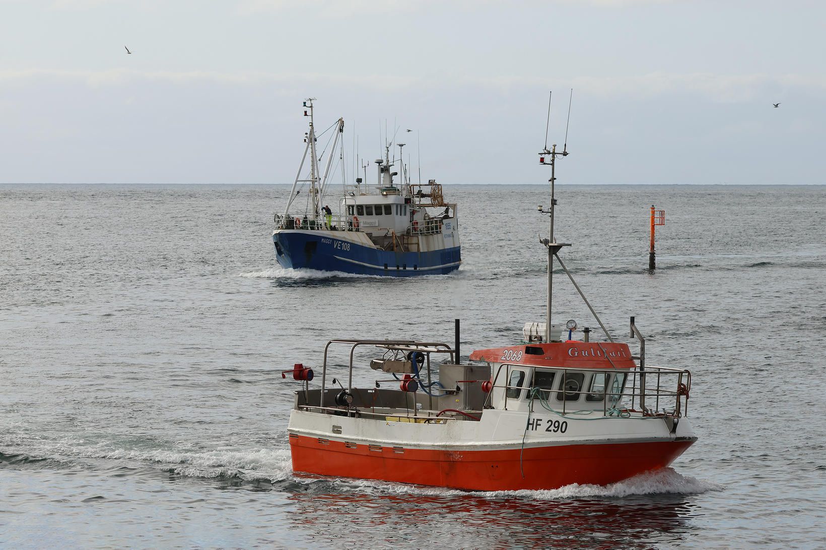 Strandveiðibáturinn Gullfari HF 290 að koma til hafnar í Sandgerði …