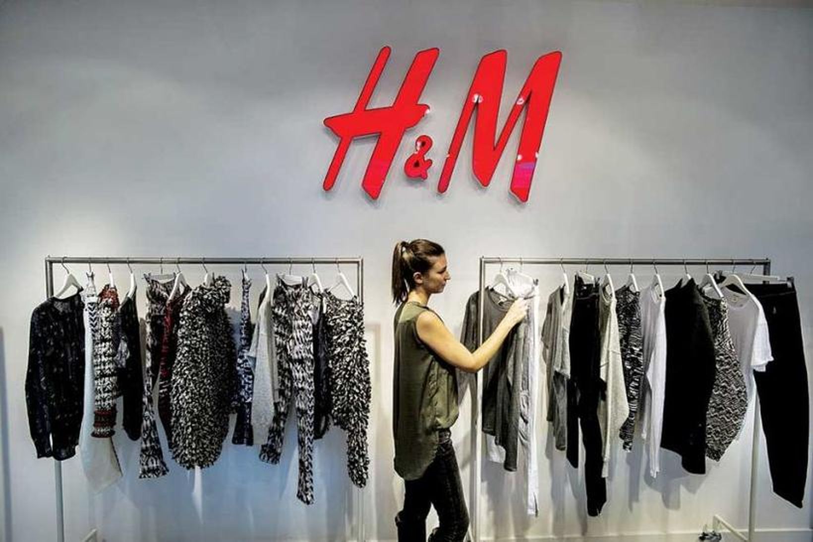 Tvær verslanir undir merkjum H&M munu opna hér á landi …