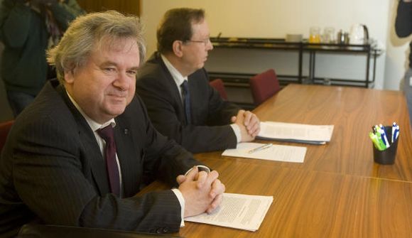 Furðar sig á vinnubrögðum 