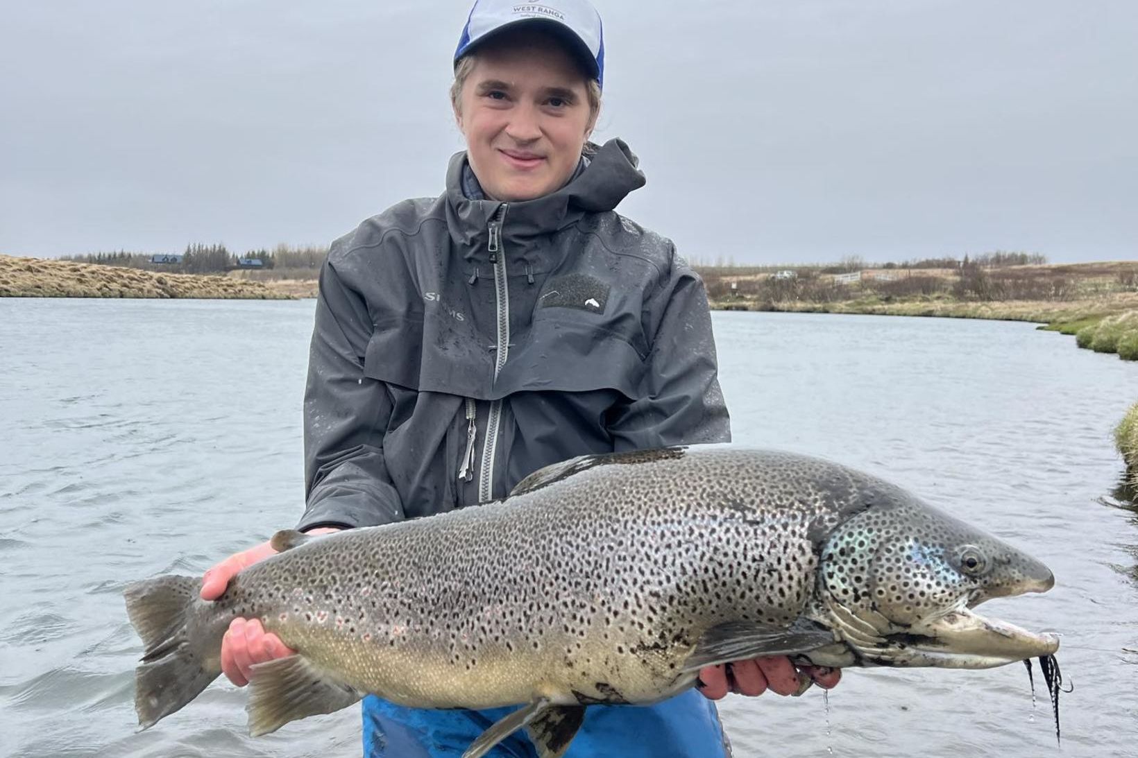 Matthías Stefánsson með hlunkinn af Mælabreiðu sem samkvæmt máli er …