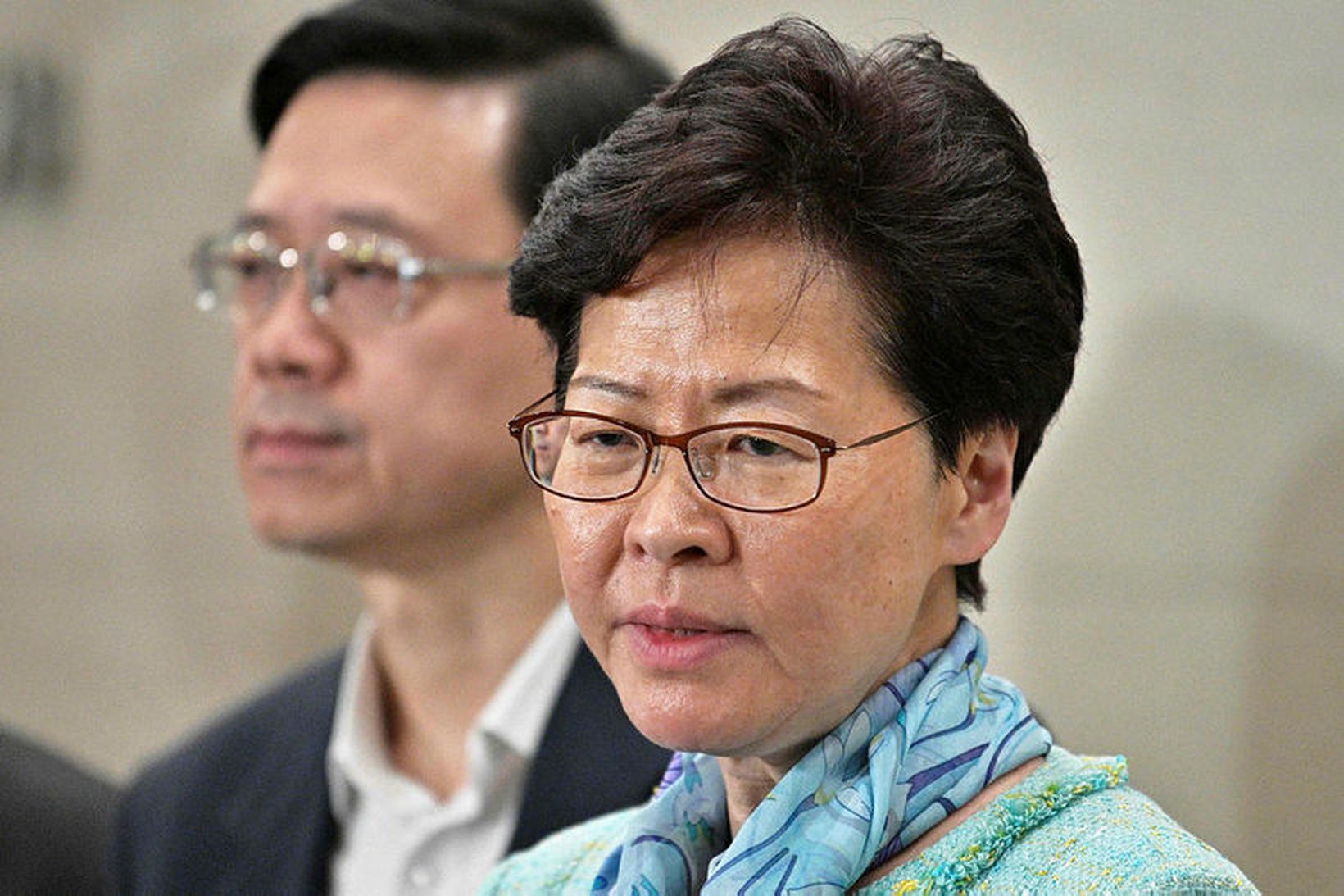 Krefjast mótmælendur nú meðal annars afsagnar Carrie Lam og lýðræðis …