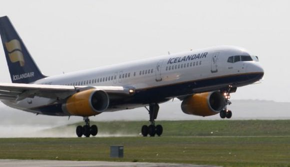 Vél Icelandair stöðvuð í París í vetur