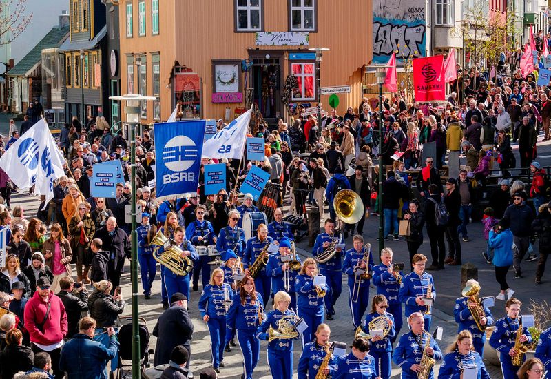 The workers' protest began at Skólavörðuholt at 1:30 pm.