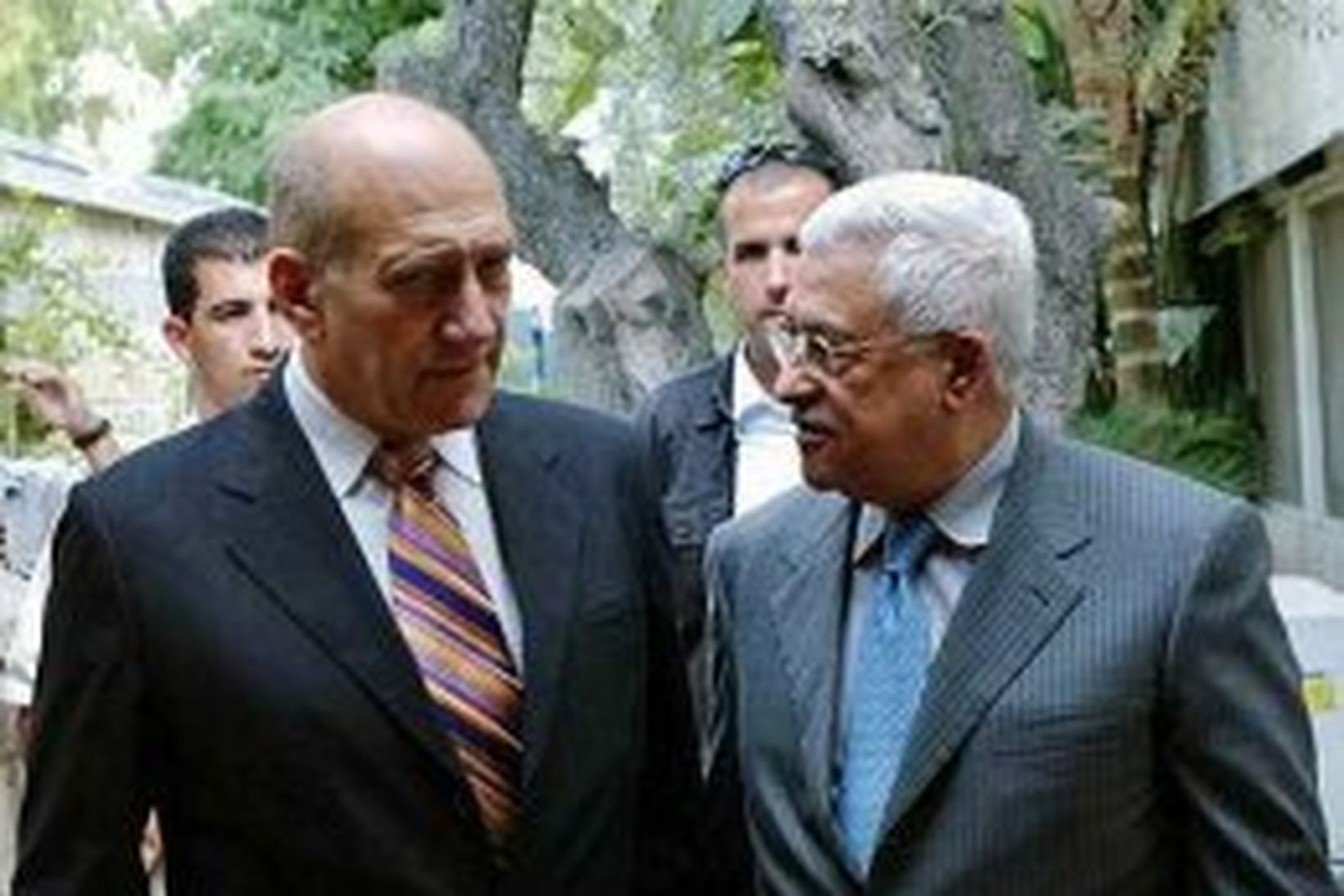 Ehud Olmert, forsætisráðherra Ísraels, og Mahmoud Abbas, leiðtogi Palestínumenna, er …