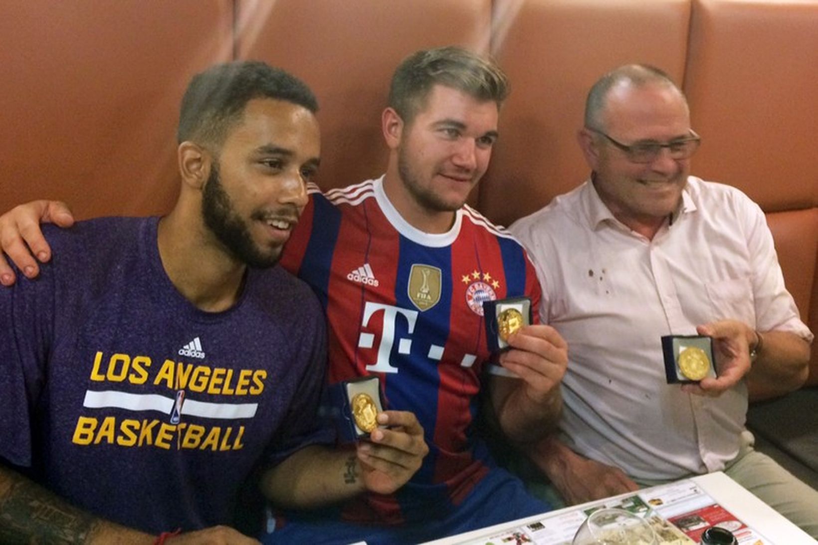 Anthony Sadler, Alek Skarlatos og Chris Norman með orðurnar sínar.