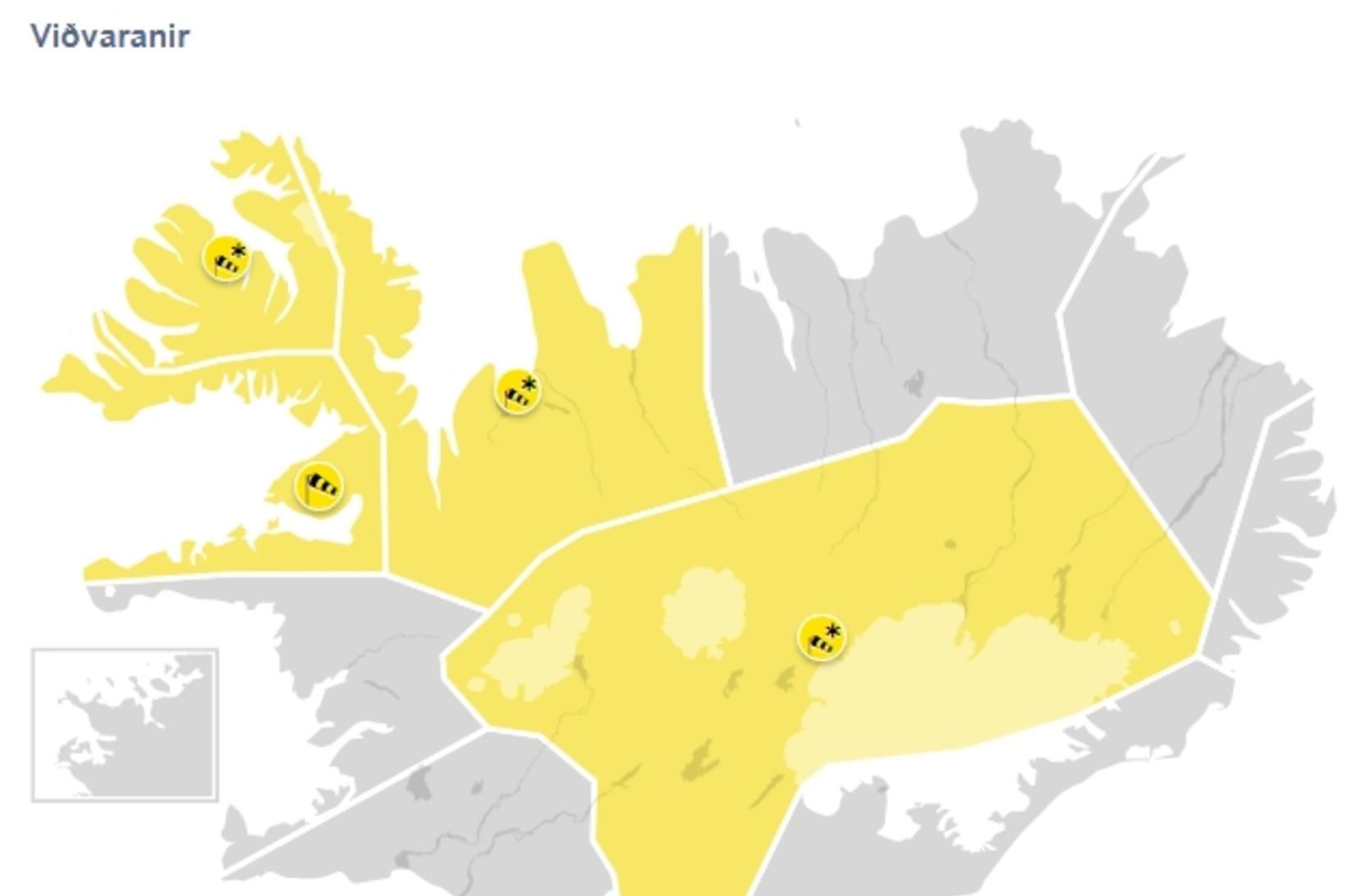 Gular viðvaranir taka gildi á miðnætti.