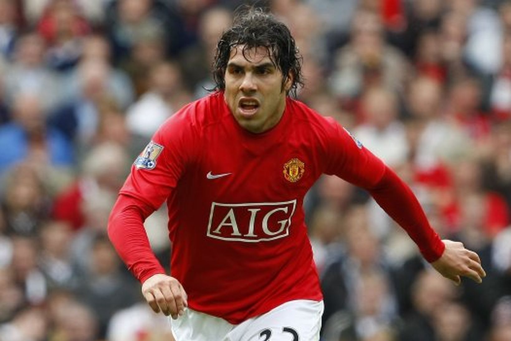 Carlos Tévez gerir fimm ára samning við Manchester City.