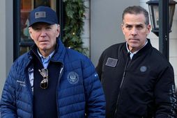 Joe Biden og Hunter Biden síðastliðinn föstudag á leiðinni út úr bókabúð í Nantucket í …