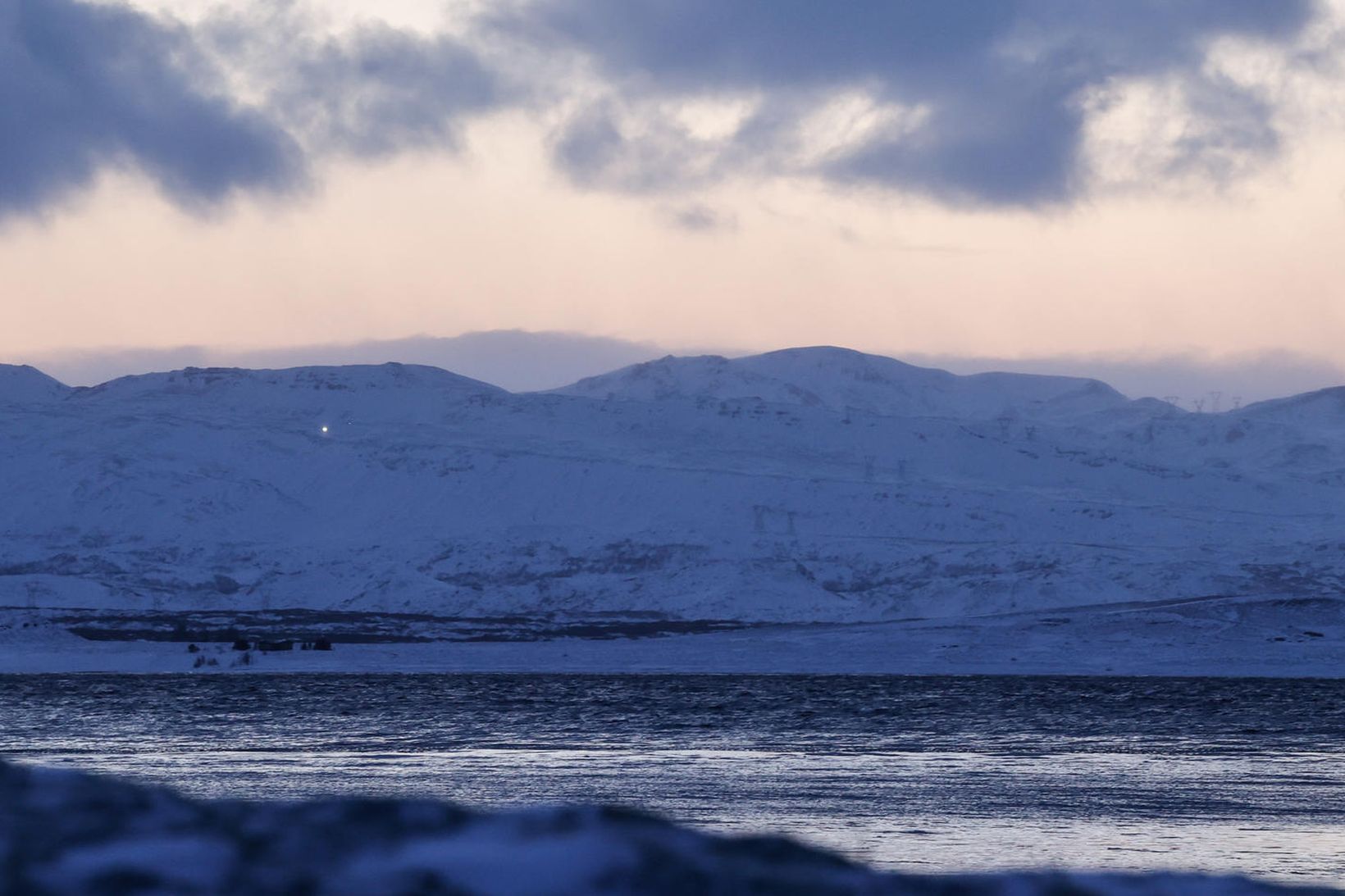 Horft yfir Úlfljótsvatn í gær. Bátaflokkar gera sig nú tilbúna …