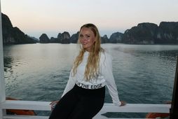 Hér er Bryndís í Halong Bay í Víetnam.