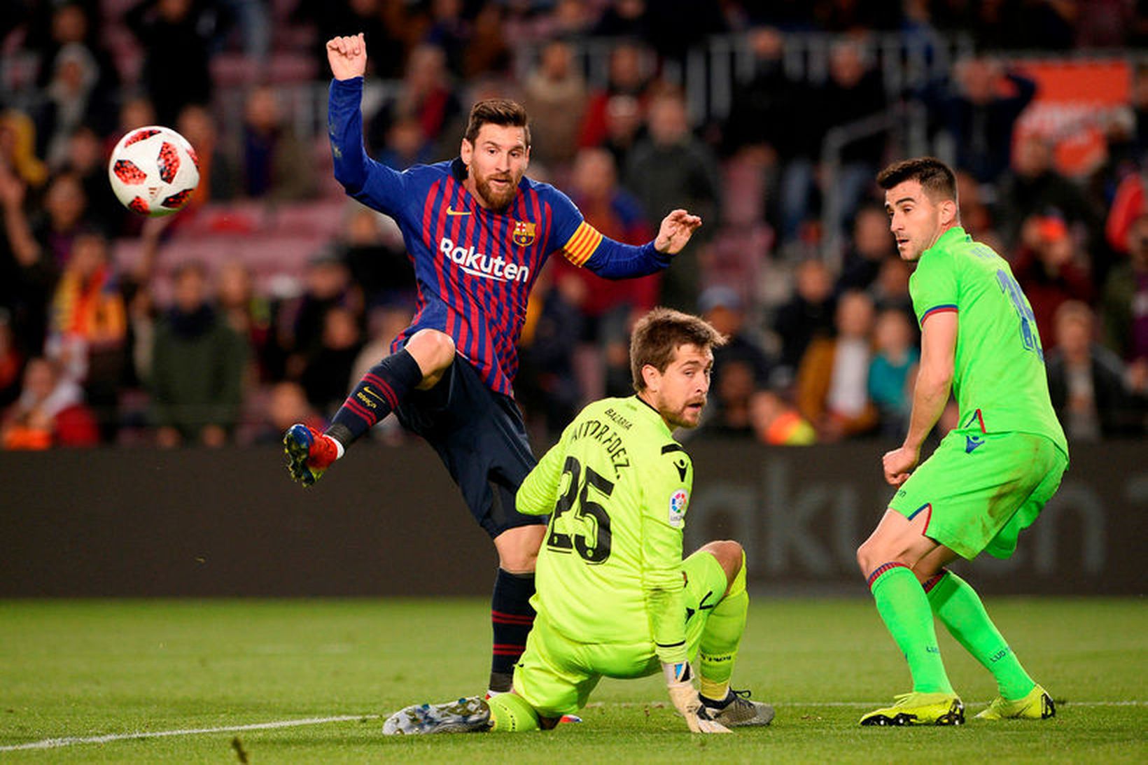 Lionel Messi og félagar fá að taka þátt í átta …
