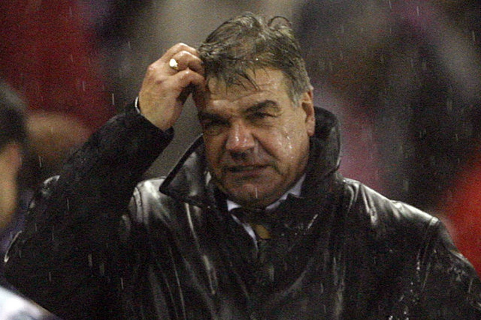 Sam Allardyce holdvotur á leik Stoke og Newcastle í bikarkeppninni, …