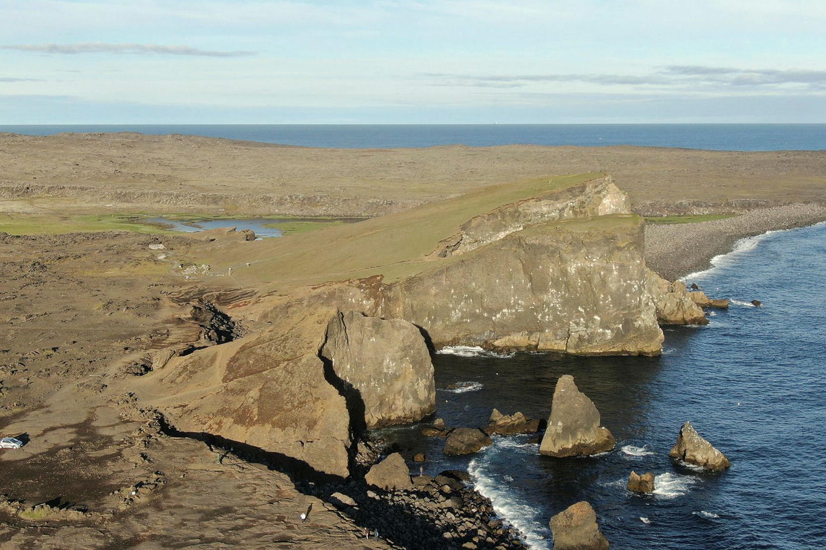 Jarðskjálftahrinan við Reykjanestá er að fjara út.