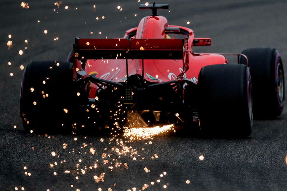 Neistaflug aftur úr Ferrarifák Sebastians Vettel í tímatökunni í Sjanghæ.