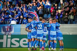 Leikmenn Íslands fagna einu af fimm mörkum sem liðið skoraði gegn Aserbaídsjan á föstudagskvöld.