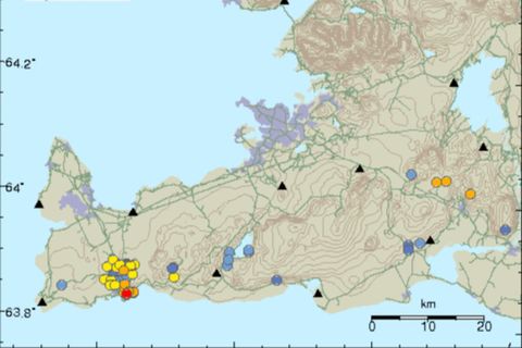 Seismic activity on Reykjanes. The dots show the location of the tremors.