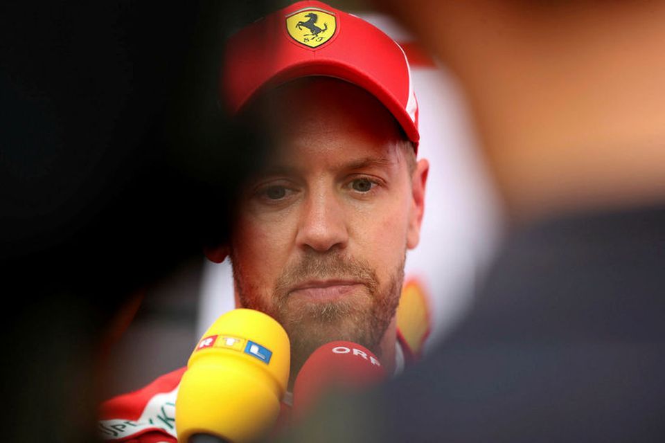 Sebastian Vettel ræðir við blaðamenn eftir seinni æfingu dagsins í Búdapest.