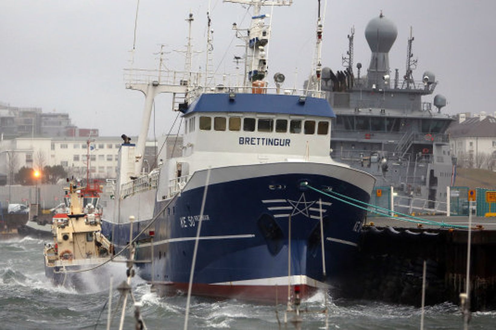 Landhelgisgæslan biður umráðamenn skipa, báta og hafna að hafa varann …