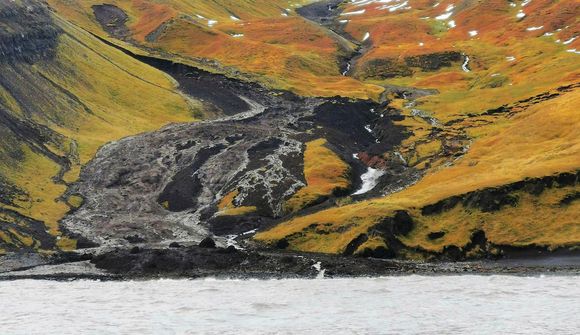 Miklar og breiðar skriður í Kinnarfjöllum  