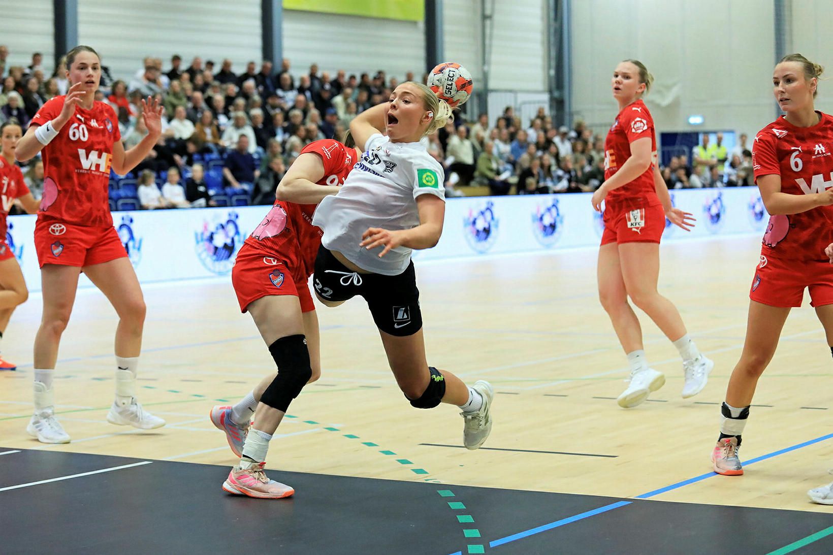 ÍBV - Haukar, staðan er 11:9