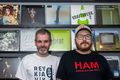 Tímamót Jóhann Ágúst Jóhannsson, til hægri, tók í gær við lyklavöldum í plötubúðinni Reykjavík Record Shop af Reyni Berg Þorvaldssyni.