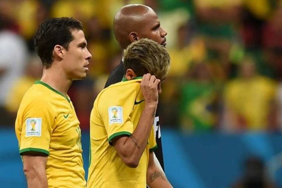 Hernanes, Neymar og Jefferson áttu erfitt þegar úrslitin voru ljós.