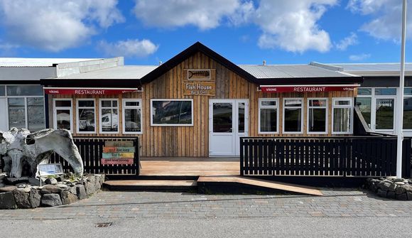 Neyðist til að opna veitingastaðinn