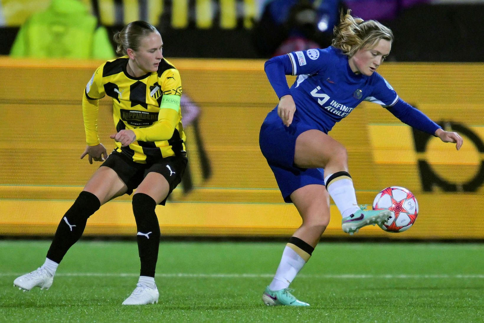 Erin Cuthbert skoraði tvö mörk fyrir Chelsea.