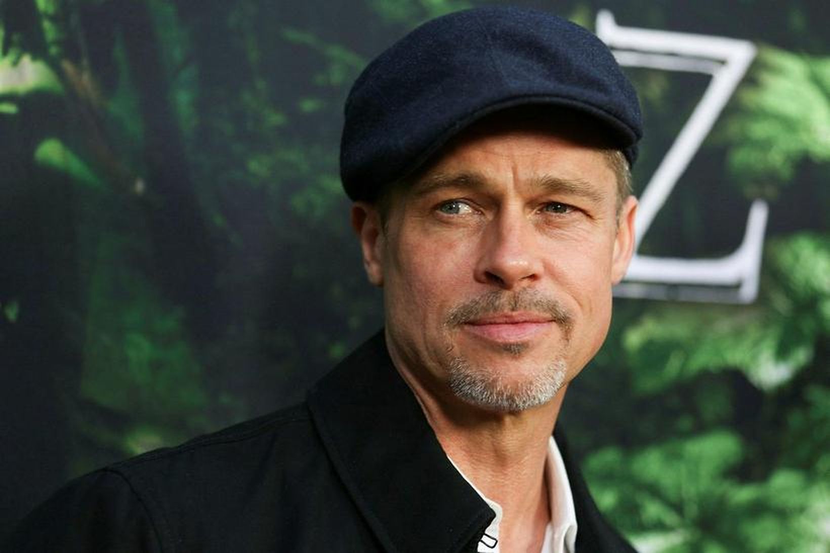 Brad Pitt eyddi deginum með börnunum í London.