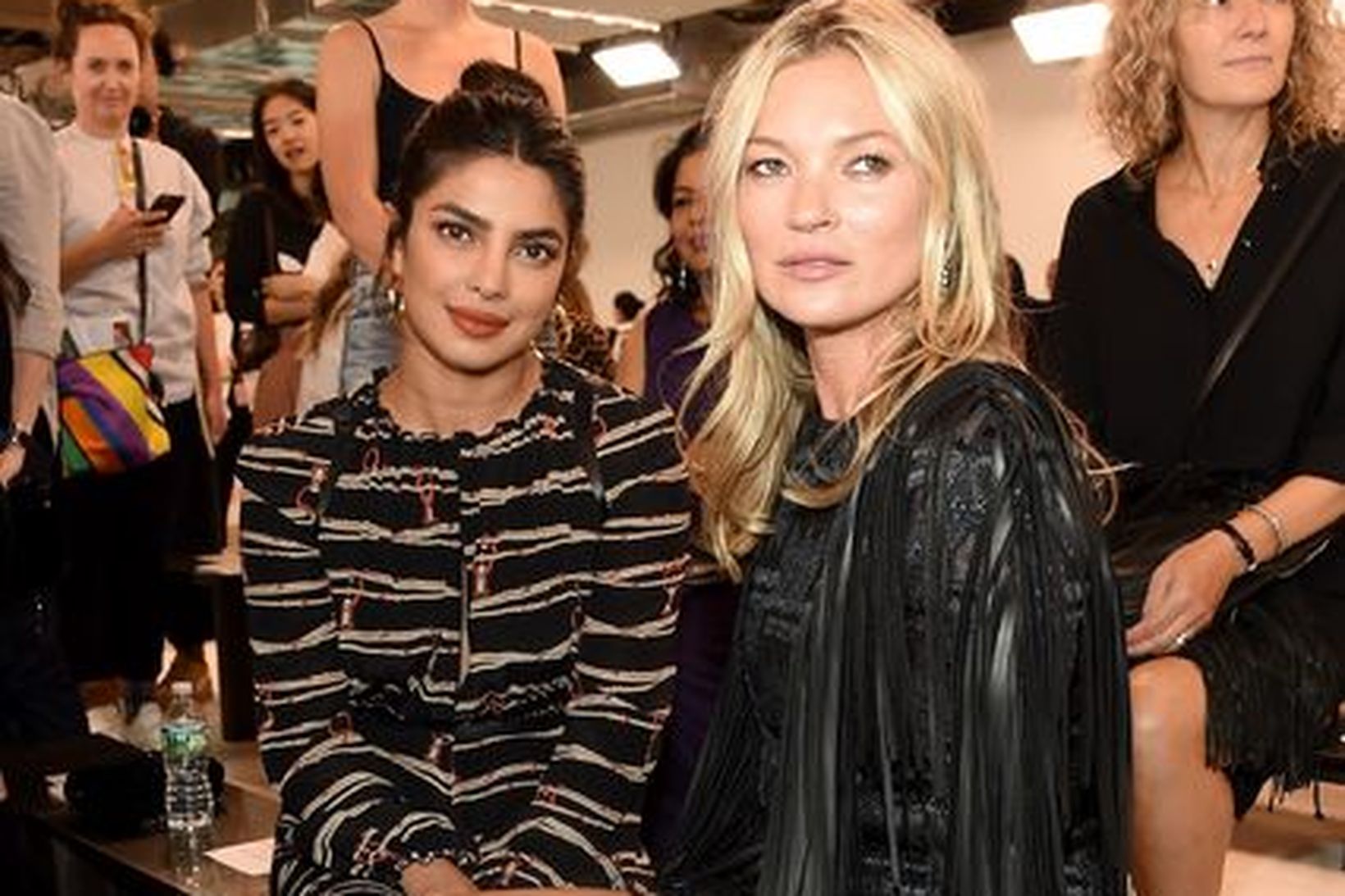 Leikkonan Priyanka Chopra og Kate Moss á Longchamp tískusýningunni í …