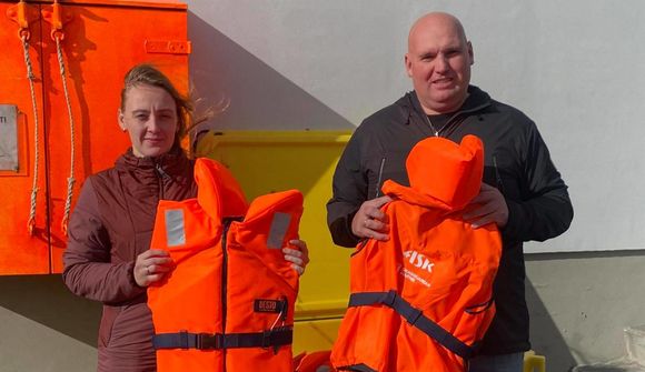 Gáfu Skagafjarðarhöfnum 40 björgunarvesti