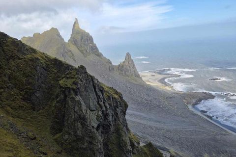 Svona var um að lítast á Kastárfjalli í dag en þar eru snarbrattar skriður og …