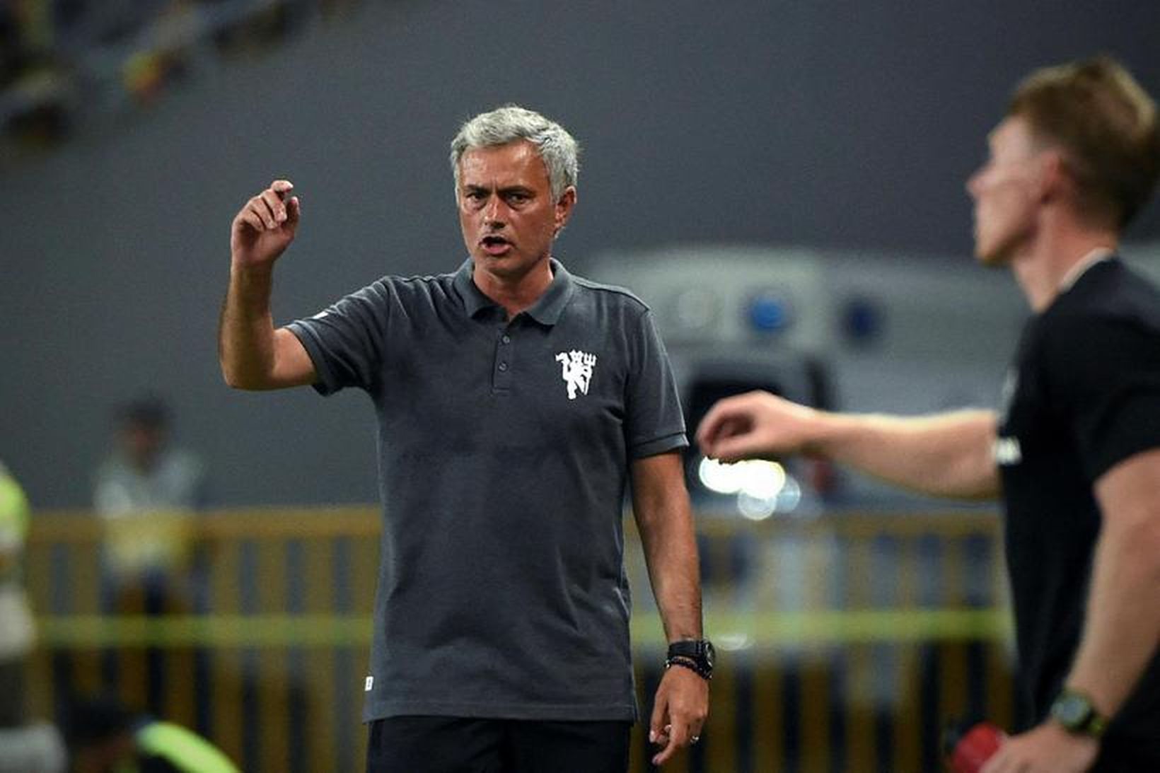 José Mourinho, knattspyrnustjóri Manchester United, hefur lánað Varela til Eintracht …