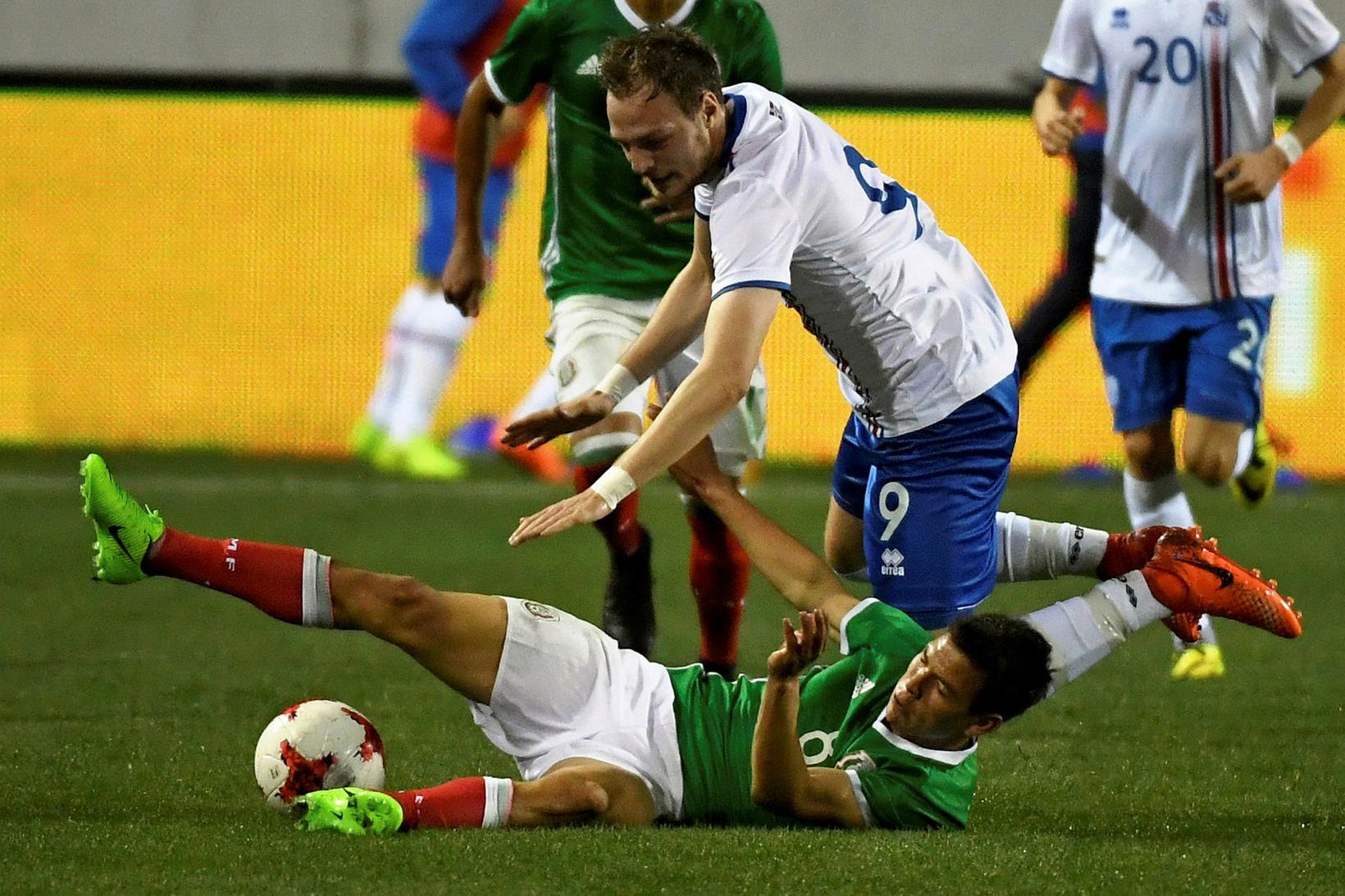 Aron Elís Þrándarson í vináttulandsleik gegn Mexíkó 2017.