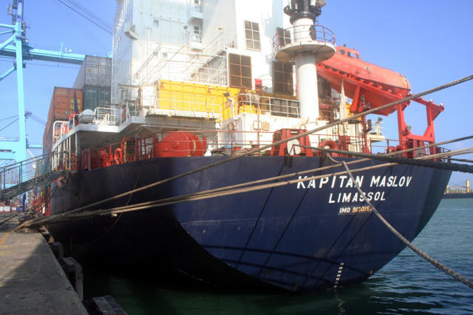 Skipið MV Kapitan Maslov, í höfninni í Mombasa en þar …