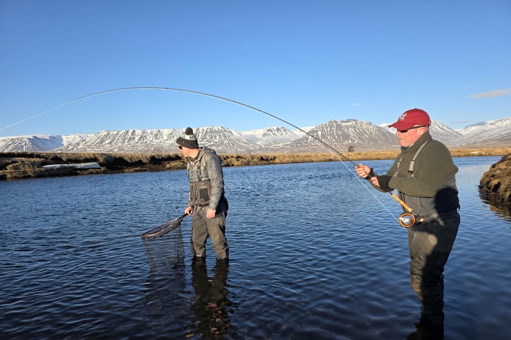 Lönduðu bæði dyravörðum og útkastara